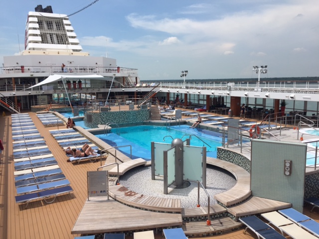 Pooldeck Mein Schiff 1