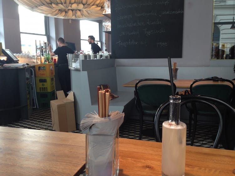Hausgemachte Lychee-Rosen Limonade