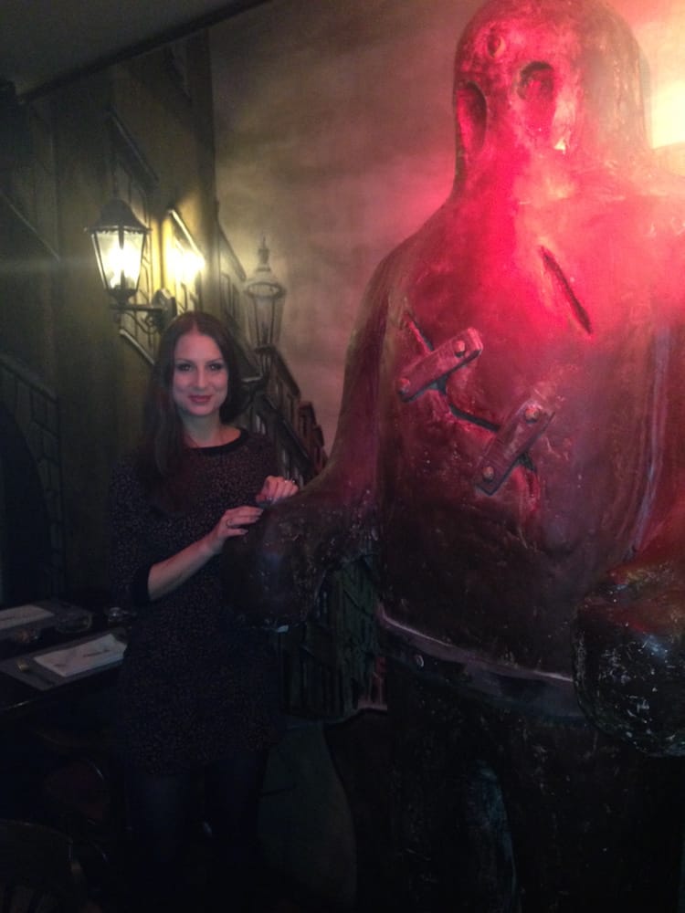 Abendessen gab es im gemütlichen Restaurant Golem bei Piano-Musik - sehr empfehlenswert - inkl. Golem in der Ecke