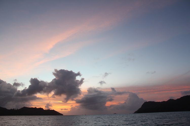 Sonnenaufgang irgendwo auf den Seychellen