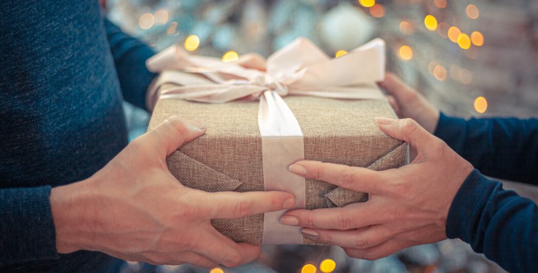 Weihnachtsgewinnspiel Köstlichkeiten & Reisepreisen, mit schönen Geschenkeguide Dingen &